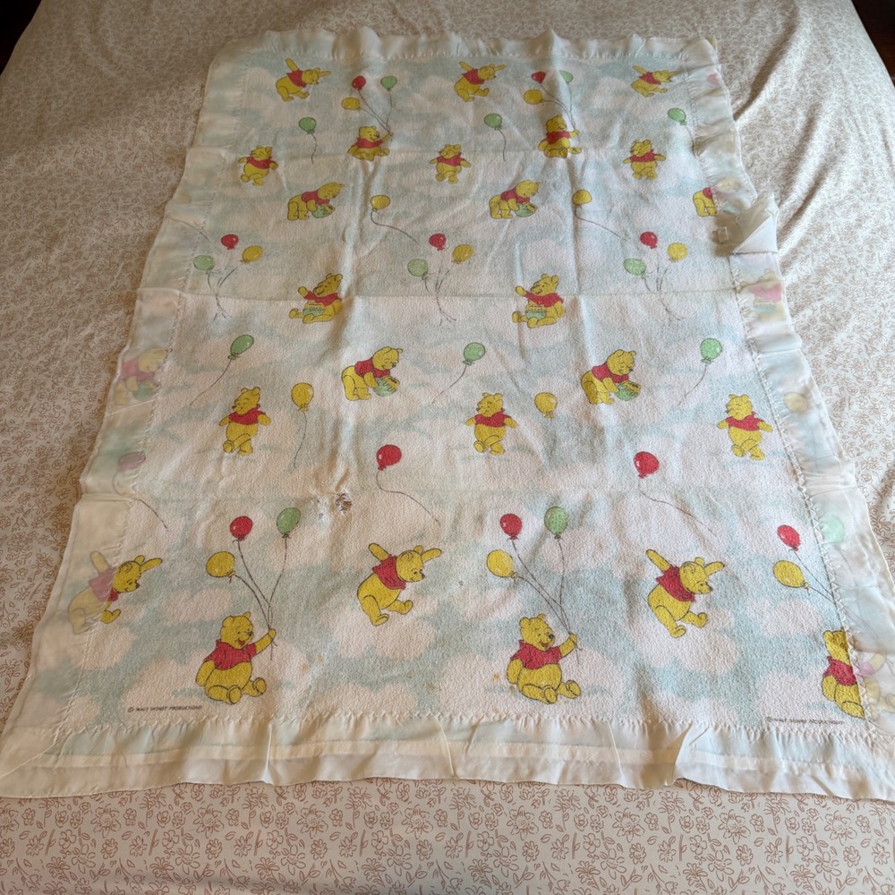 Vintage Walt Disney Productions Winnie The Pooh Balloon Baby Blanket Satin Trim